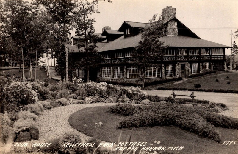 Keweenaw Park Cottages - Vintage Postcard